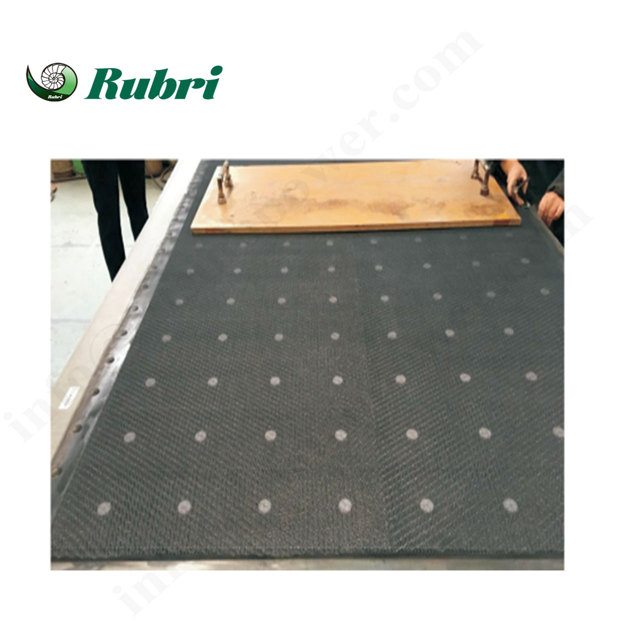 염소-알칼리 전해조의 음극 간격 조정